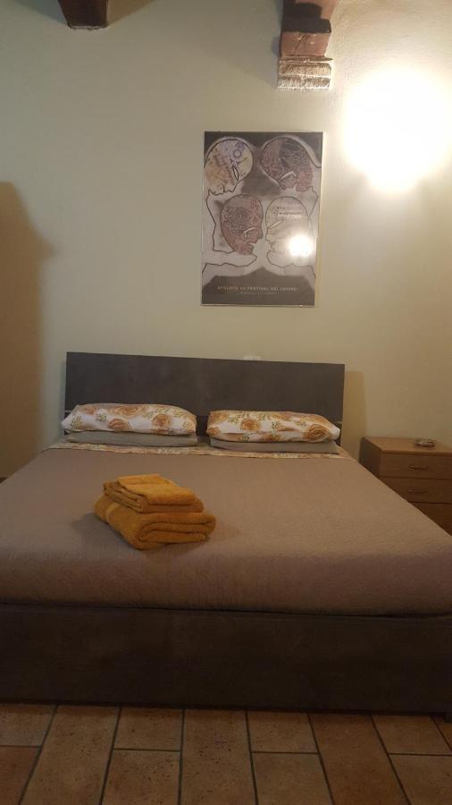 Via Della Posterna Apartment สโปเลโต ภายนอก รูปภาพ